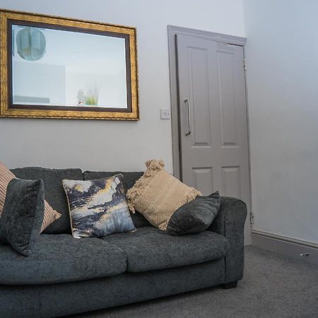 The Highfield Villa, 5 Bedrooms, Northampton Centre, Sleeps 10 Bagian luar foto