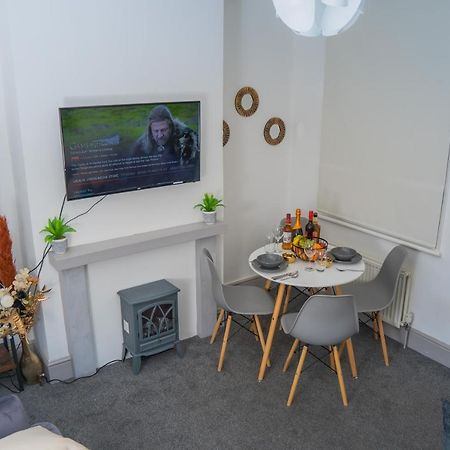 The Highfield Villa, 5 Bedrooms, Northampton Centre, Sleeps 10 Bagian luar foto