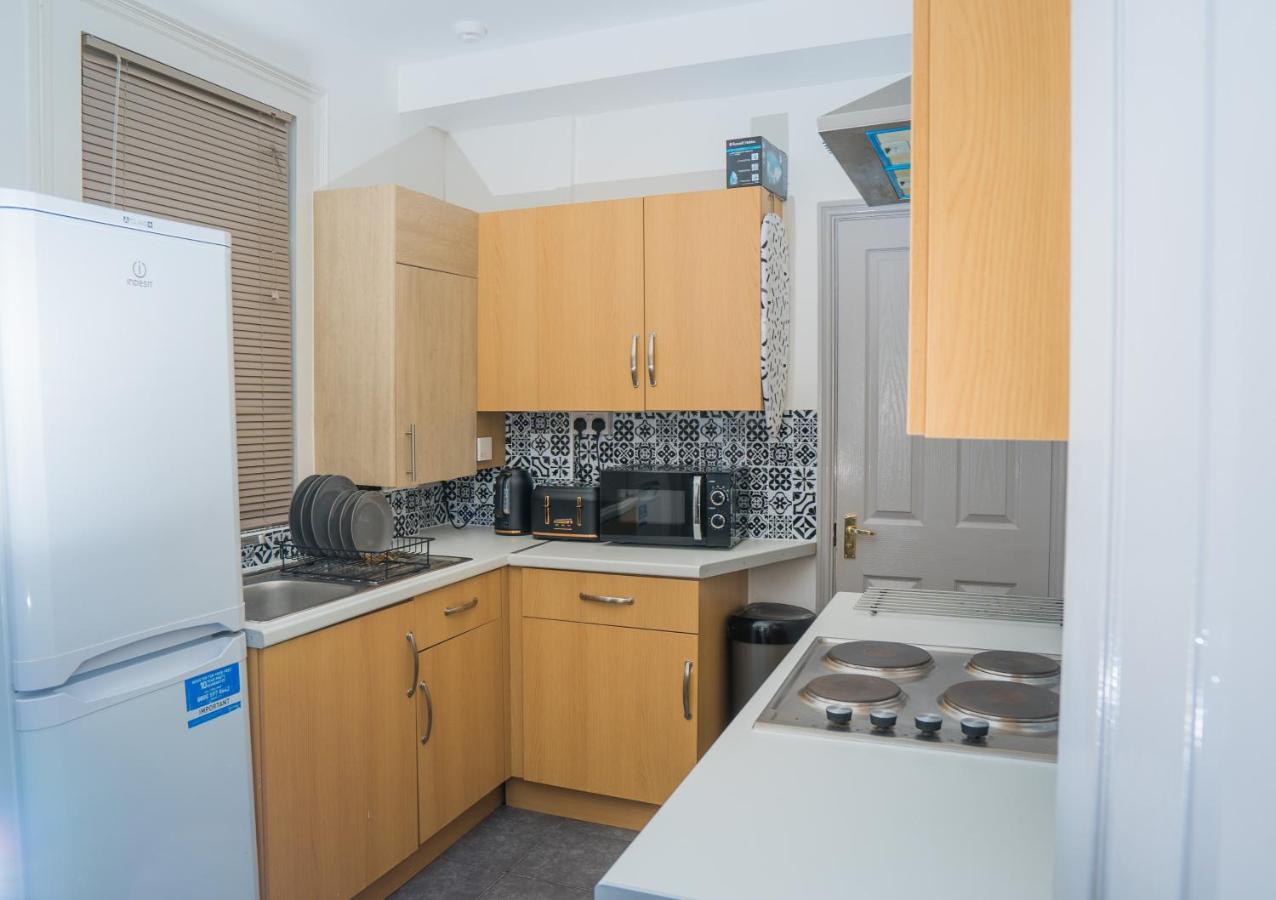 The Highfield Villa, 5 Bedrooms, Northampton Centre, Sleeps 10 Bagian luar foto