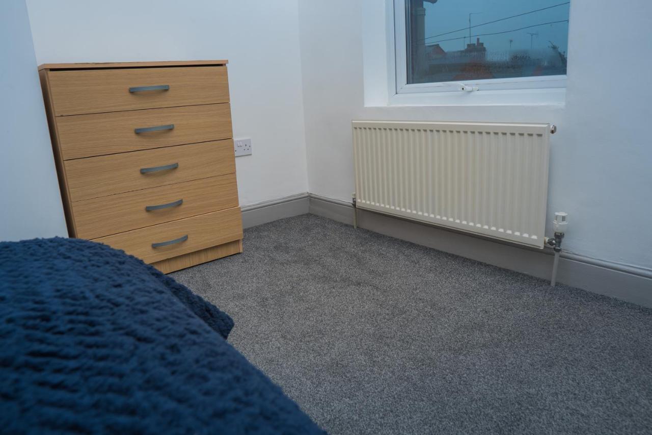 The Highfield Villa, 5 Bedrooms, Northampton Centre, Sleeps 10 Bagian luar foto