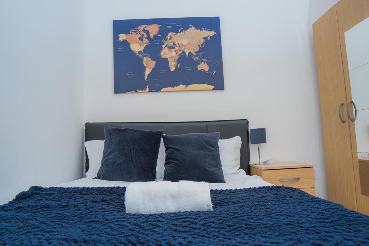 The Highfield Villa, 5 Bedrooms, Northampton Centre, Sleeps 10 Bagian luar foto