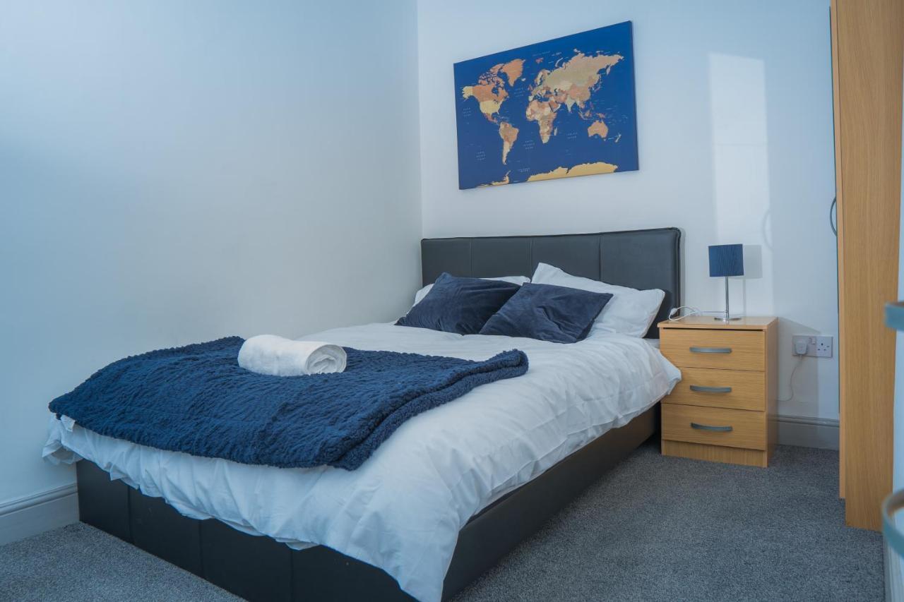 The Highfield Villa, 5 Bedrooms, Northampton Centre, Sleeps 10 Bagian luar foto