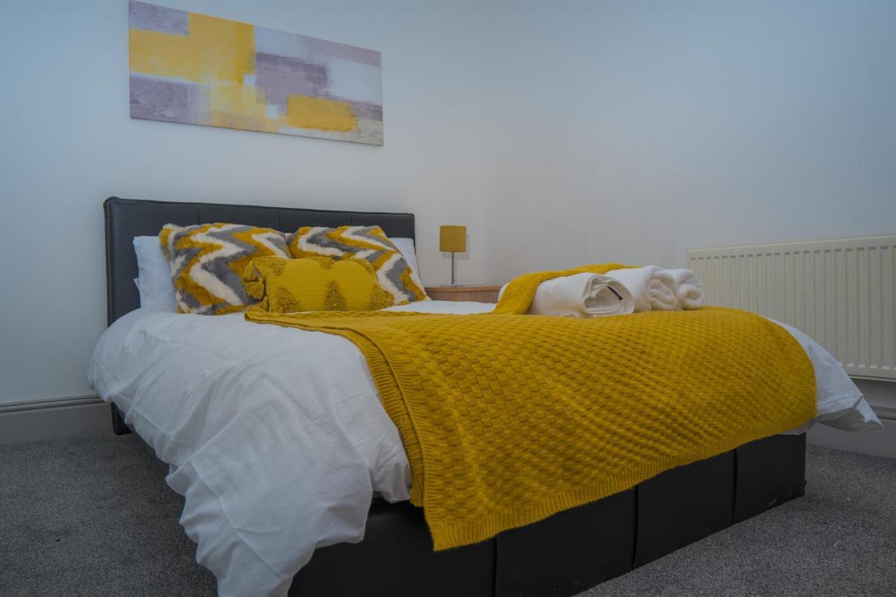 The Highfield Villa, 5 Bedrooms, Northampton Centre, Sleeps 10 Bagian luar foto