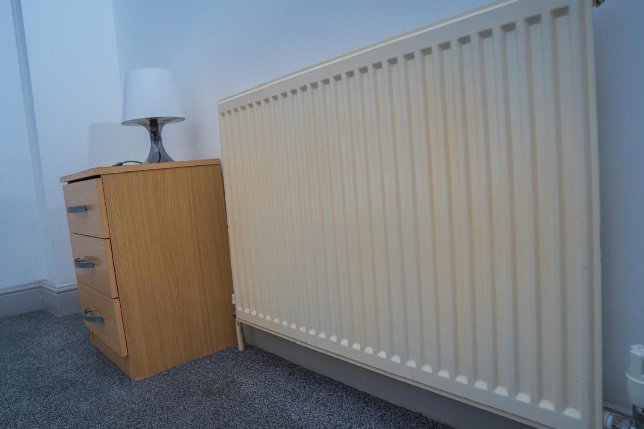 The Highfield Villa, 5 Bedrooms, Northampton Centre, Sleeps 10 Bagian luar foto